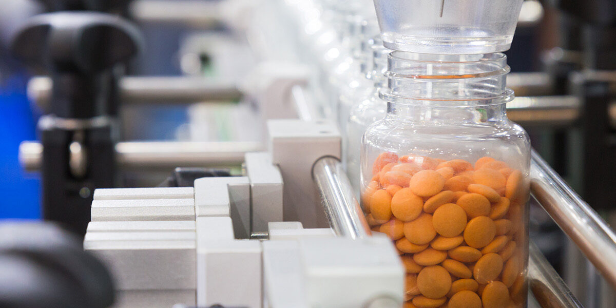 Automatiseret positionering til pakkemaskiner i medicinalindustrien